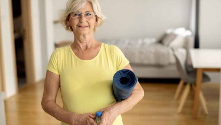 Ejercicios de gimnasia para mayores de 60 años en casa